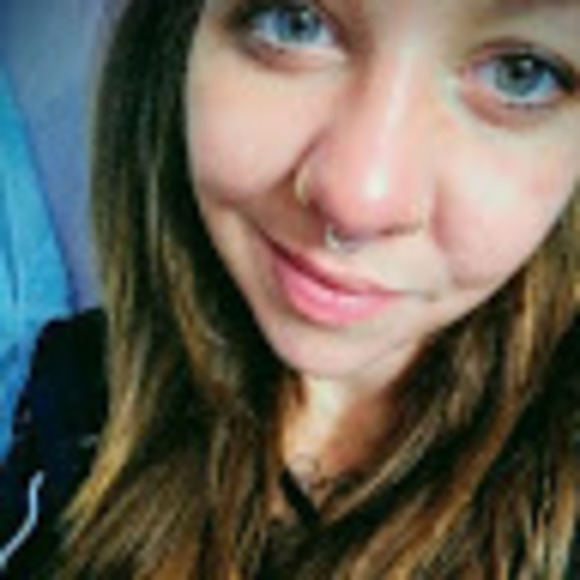 Meet your Posher, Noemie - Picture 1 of 1